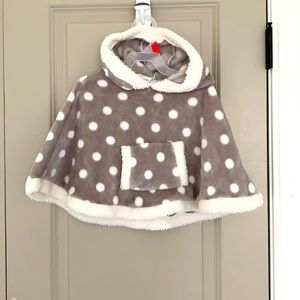 Toddler girl’s cape